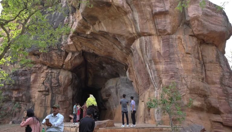 Rock shelter at Bhimbetka
