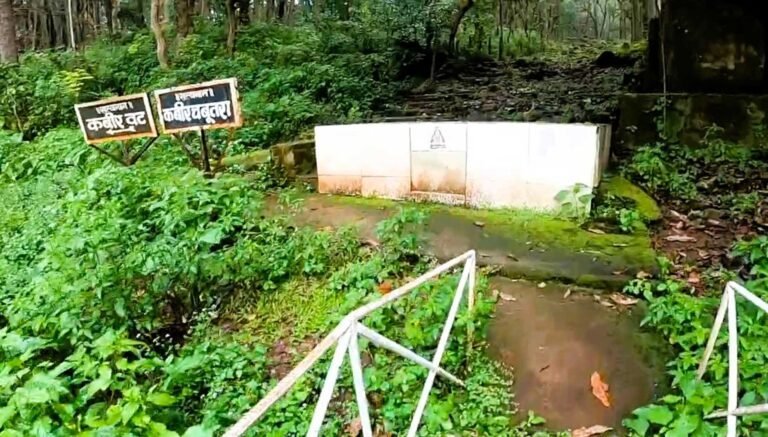 Kabir Chabutra in the forest at Amarkantak