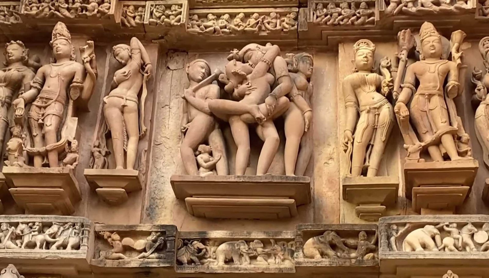 Visit Khajuraho with family-friendly tour packages