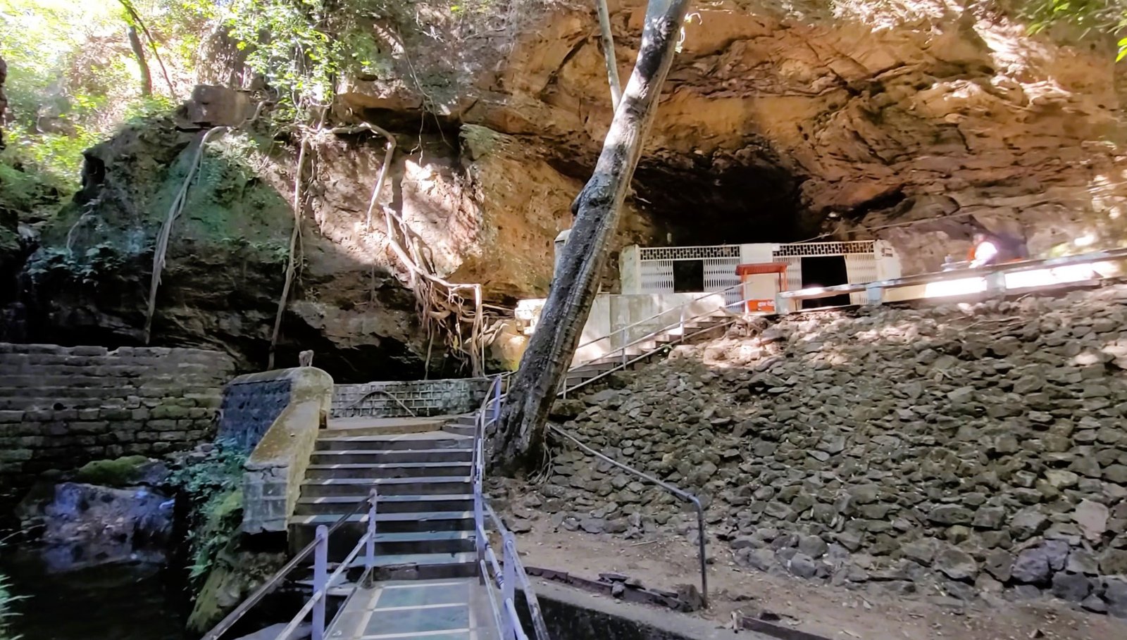 Visit Mahadeo Temple in Pachmarhi