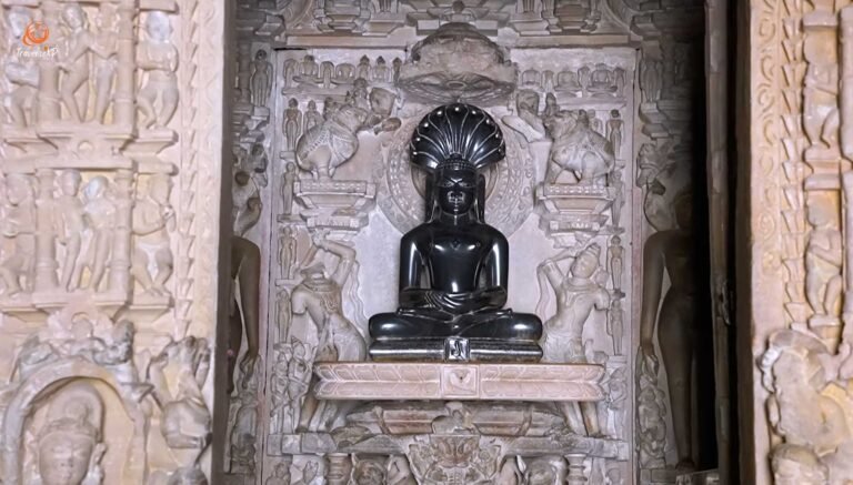 Jain idol inside the Parsvanath Temple