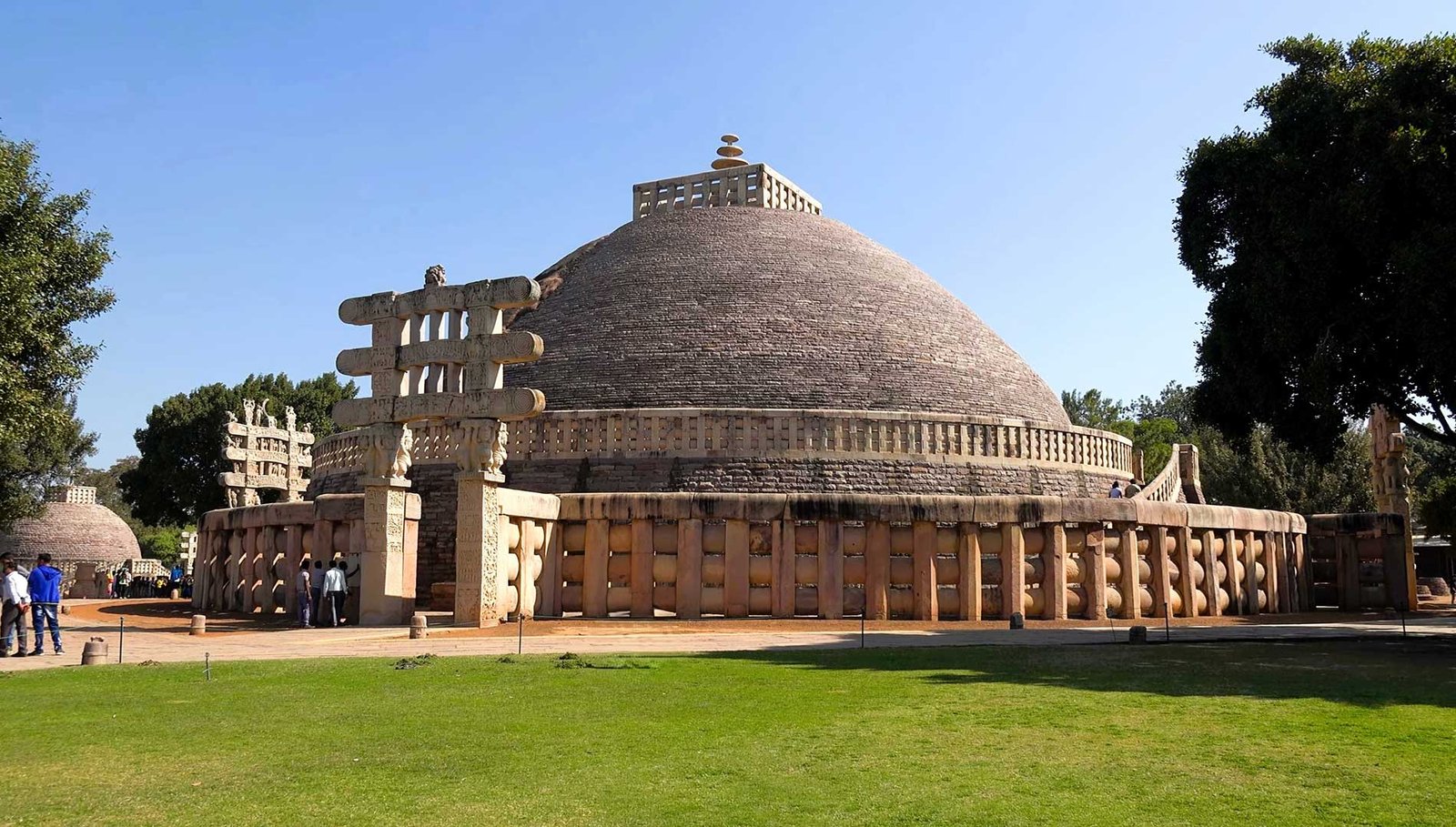 Sanchi Stupa in Madhya Pradesh on a sunny day.